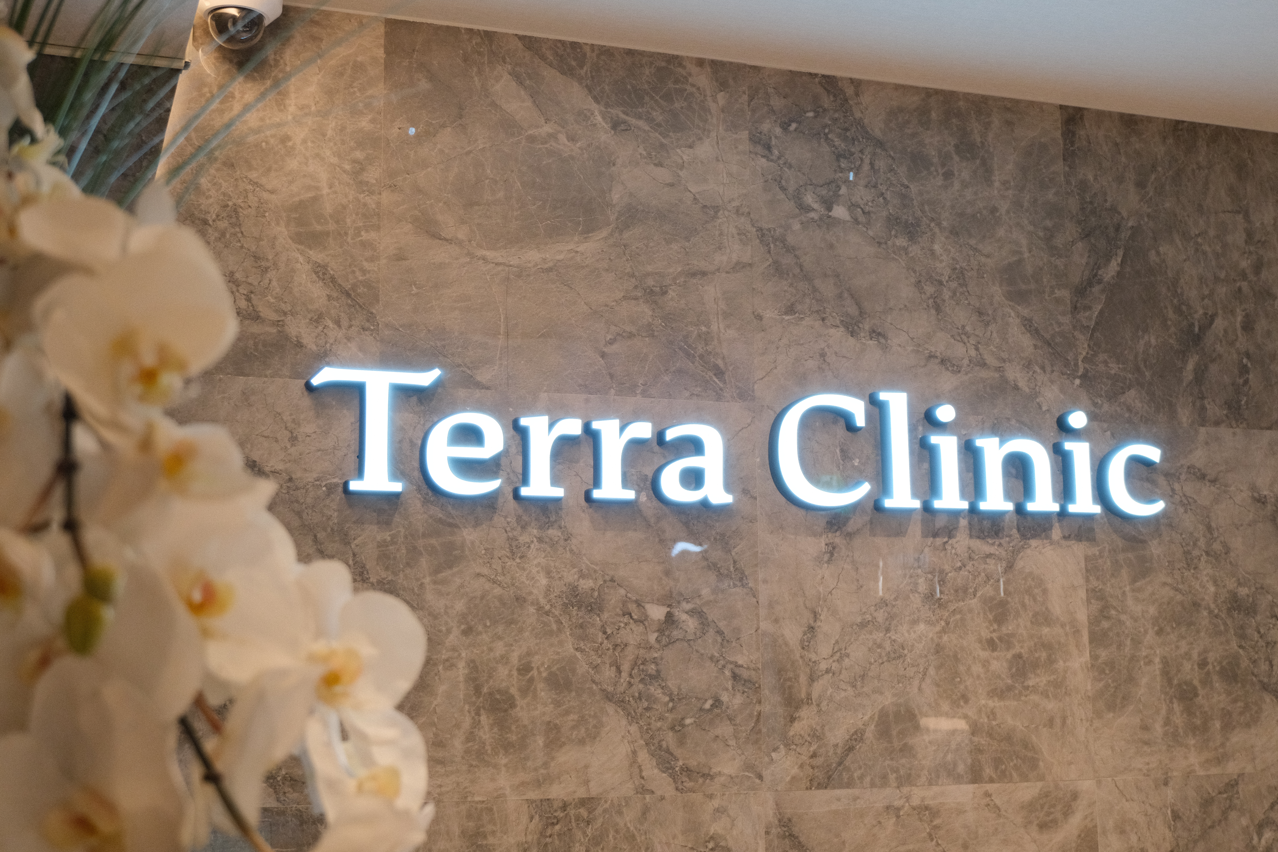 テラクリニックの受付・院内の様子