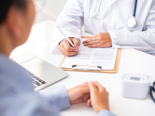 目の下のクマ取り・目の下のたるみ取り治療について